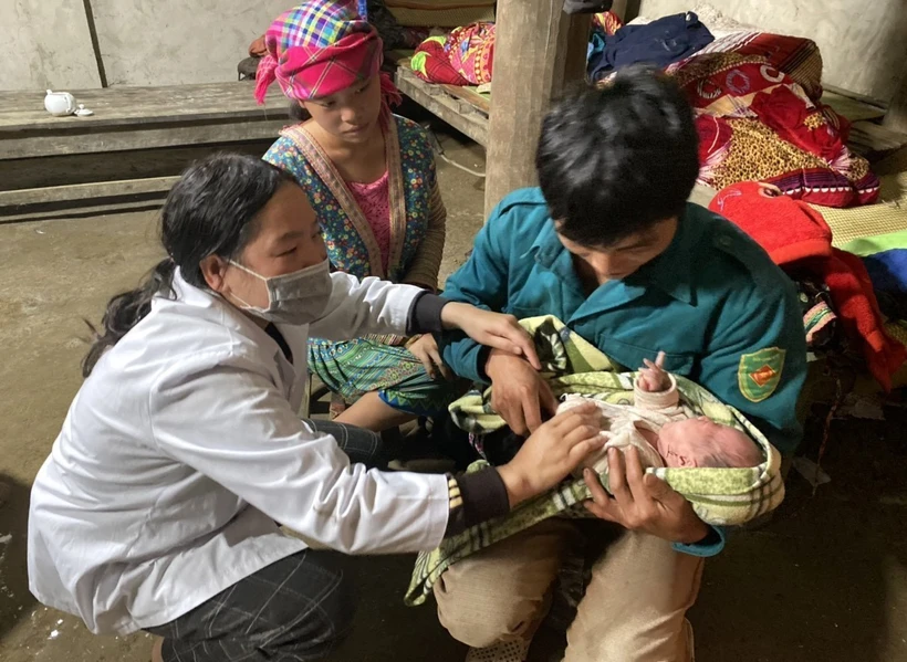 Nỗ lực đẩy lùi tình trạng sinh con tại nhà ở vùng cao Lai Châu