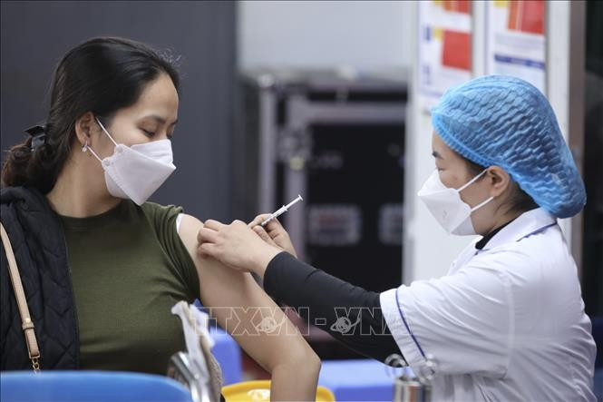 Dịch COVID-19: Ngày 5/5, cả nước ghi nhận 4.305 ca mắc mới, tiêm hơn 1,6 triệu liều vaccine cho trẻ từ 5 đến dưới 12 tuổi