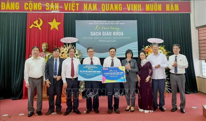 Gia Lai: Tiếp nhận hơn 18.700 bộ sách giáo khoa tặng học sinh nghèo, có hoàn cảnh khó khăn 