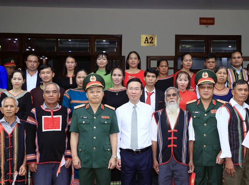 Chủ tịch nước Võ Văn Thưởng thăm Binh đoàn 15