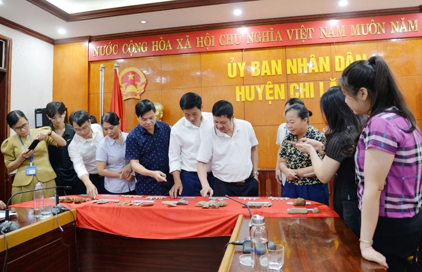 Báo cáo sơ bộ kết quả khai quật di chỉ khảo cổ hang Ngườm Sâu, xã Gia Lộc, huyện Chi Lăng. Ảnh: TTXVN phát