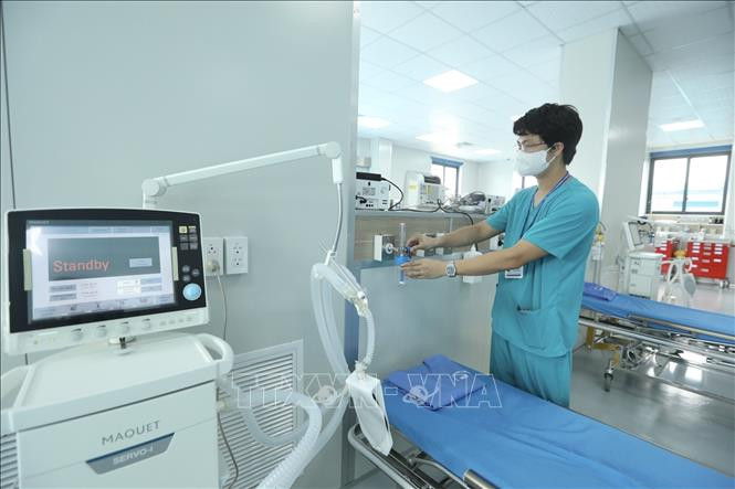 Bên trong khu tiếp đón cấp cứu của Bệnh viện điều trị người bệnh COVID-19. Ảnh: Minh Quyết – TTXVN