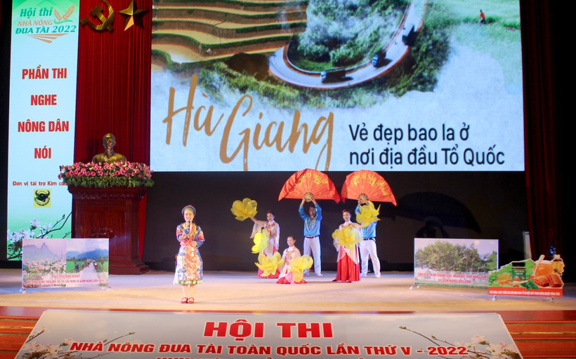 Phần thi Nghe nông dân nói của đội thi tỉnh Hà Giang. Ảnh: Việt Hoàng