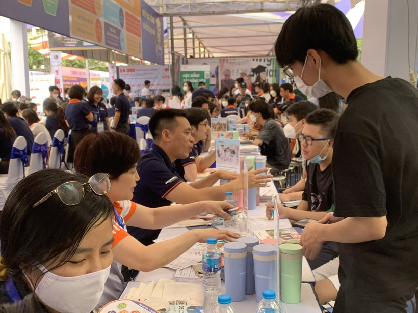 Ngày hội tư vấn xét tuyển đại học, cao đẳng 2022: Giải đáp nhiều thắc mắc của thí sinh và phụ huynh