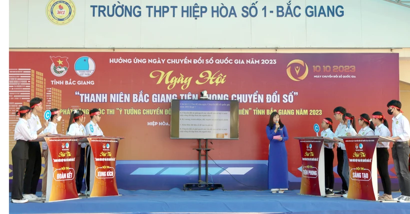 Đoàn viên, thanh niên tham gia Hội thi “Thanh niên với chuyển đổi số”. Ảnh: Đồng Thúy-TTXVN
