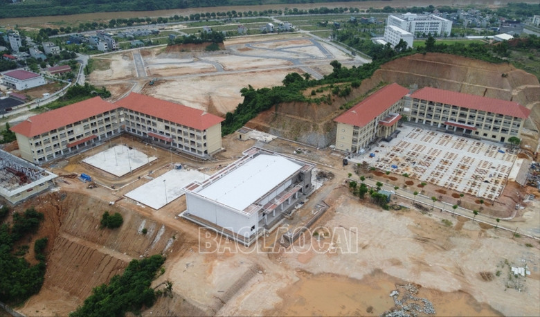 Thi công Dự án Trường Phổ thông Dân tộc nội trú tỉnh. Ảnh: laocai.gov.vn