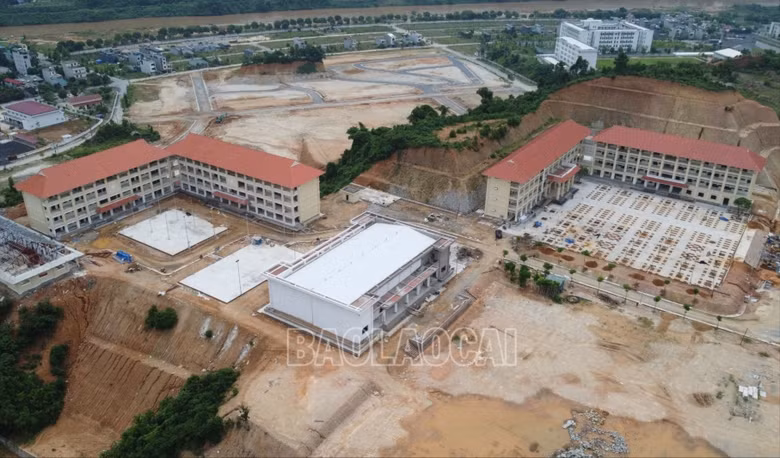 Thi công Dự án Trường Phổ thông Dân tộc nội trú tỉnh. Ảnh: laocai.gov.vn