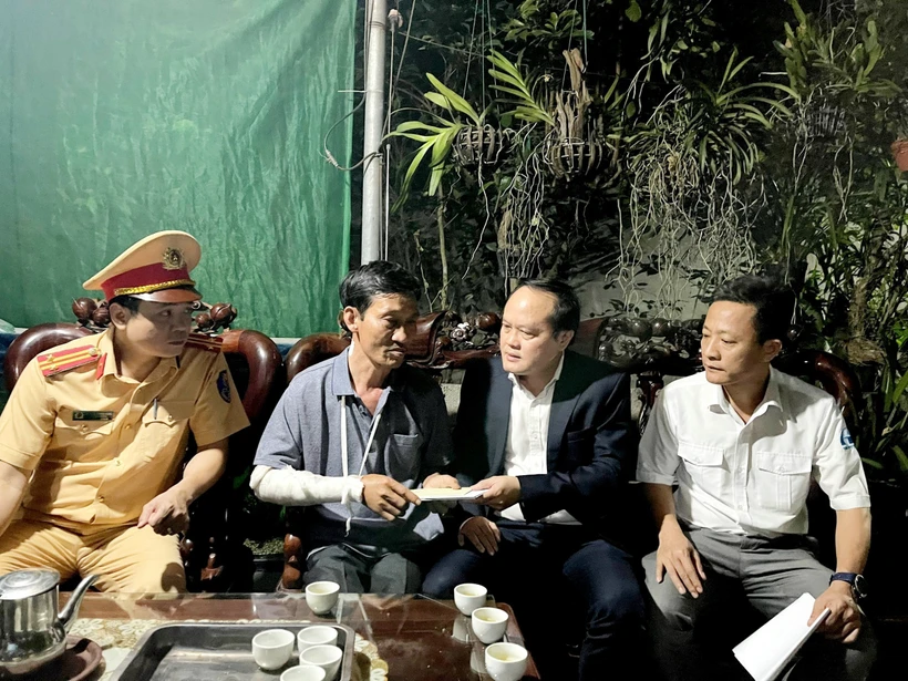 Kịp thời thăm hỏi gia đình nạn nhân vụ tai nạn giao thông đặc biệt nghiêm trọng tại Lạng Sơn