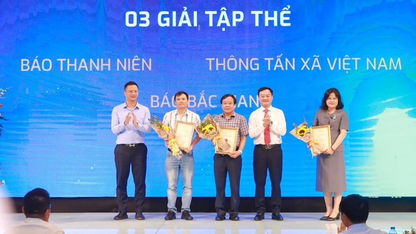 Thông tấn xã Việt Nam đạt giải Tập thể Giải báo chí viết về ngành giao thông 