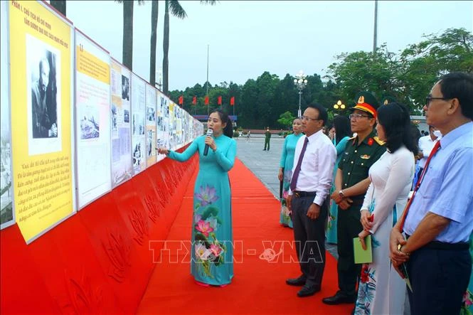 Trưng bày những bức ảnh đẹp, tư liệu quý về Chủ tịch Hồ Chí Minh