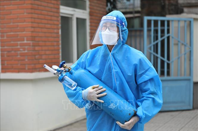 Trước diễn biến phức tạp của dịch COVID-19, việc tăng cường thực hiện các biện pháp phòng, chống dịch là cấp thiết, góp phần hỗ trợ công tác chăm sóc sức khỏe nhân dân của hệ thống bệnh viện, cơ sở y tế được thuận lợi hơn. Ảnh: Minh Quyết – TTXVN