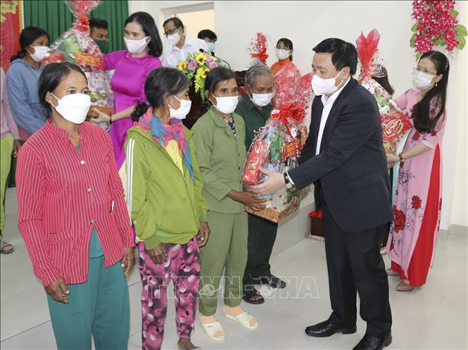 Chủ tịch Hội đồng Lý luận Trung ương Nguyễn Xuân Thắng thăm, chúc Tết tại Ninh Thuận