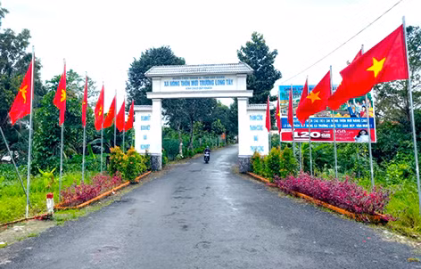Xã Trường Long Tây, huyện Châu Thành A, hân hoan đón nhận danh hiệu xã nông thôn mới nâng cao. Ảnh: baohaugiang.com.vn