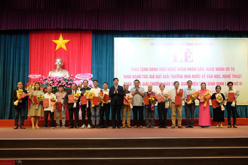 Tôn vinh nghệ nhân, văn nghệ sĩ có nhiều đóng góp trong lĩnh vực Di sản Văn hóa phi vật thể