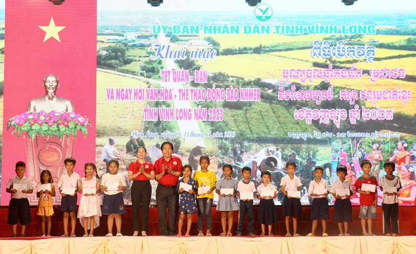 Vĩnh Long: Tết Quân – Dân gắn kết nghĩa tình