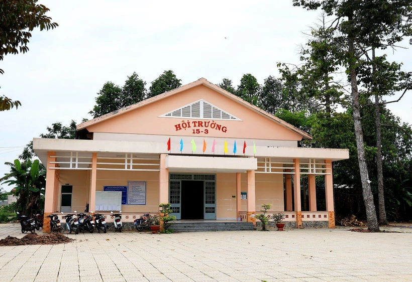 Hội trường trung tâm, nơi tổ chức các hoạt động chính trị, văn hóa, kinh tế, xã hội tại xã nông thôn mới Phước Bình, thị xã Trảng Bàng, tỉnh Tây Ninh. Ảnh: Hồng Đạt - TTXVN