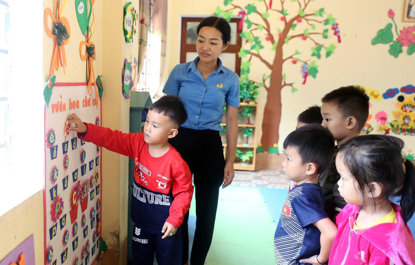 Một giờ học của cô và trò tại điểm trường Thi, Trường mầm non Chiềng Ken, huyện Văn Bàn (tỉnh Lào Cai). Ảnh: Quốc Khánh - TTXVN
