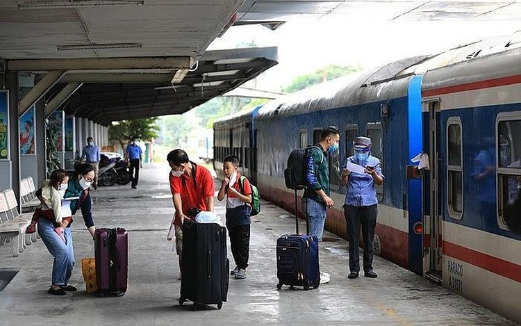 Chạy thêm nhiều tàu phục vụ nhu cầu tăng cao dịp Tết Dương lịch 2023