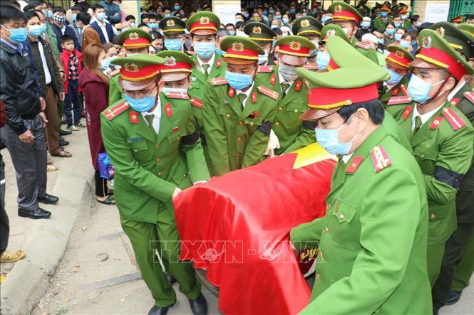 Lễ truy điệu và an táng đồng chí Vi Văn Luân. Ảnh: Trịnh Duy Hưng - TTXVN