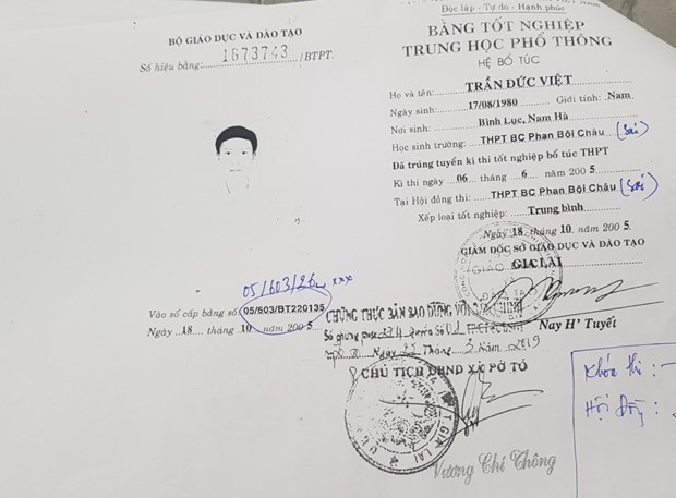 Bằng tốt nghiệp giả của ông Trần Đức Việt, Bí thư Đảng ủy, Chủ tịch UBND xã Pờ Tó, huyện Ia Pa, tỉnh Gia Lai. Nguồn: Vov.vn