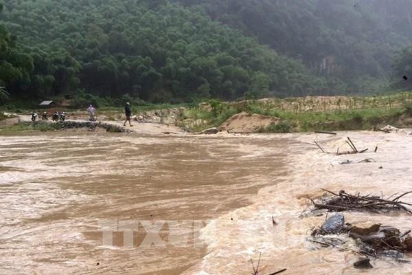 Cao Bằng: Một người bị lũ cuốn trôi khi lội qua ngầm