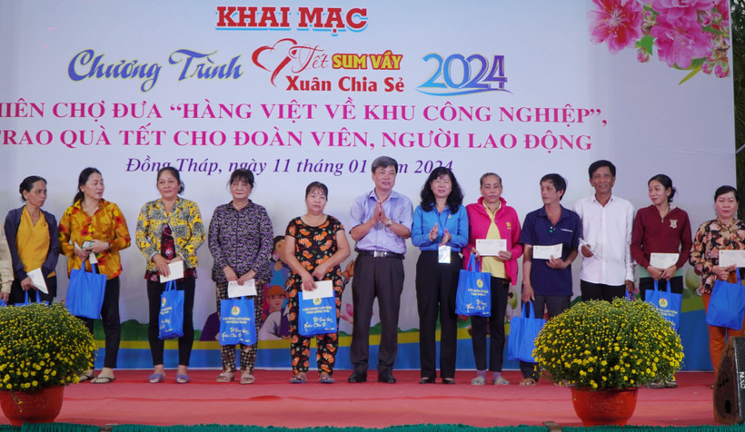Ấm áp Chương trình “Tết Sum vầy - Xuân chia sẻ”
