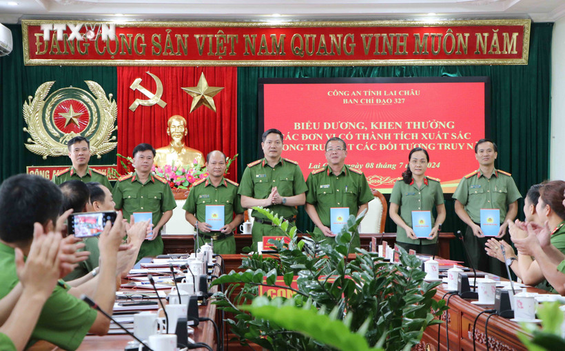 Lai Châu biểu dương lực lượng phá 4 chuyên án, bắt giữ các đối tượng truy nã