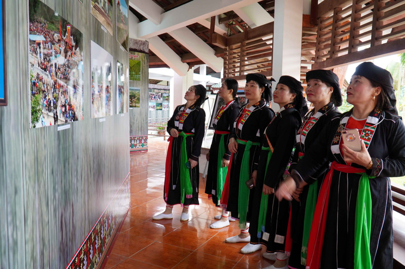 Giới thiệu gần 100 hiện vật, hình ảnh tại Triển lãm “Sắc màu văn hóa Thái Nguyên”