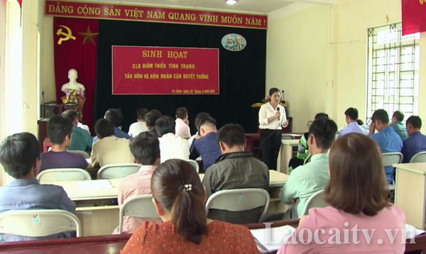 Buổi sinh hoạt câu lạc bộ Giảm thiểu tình trạng tảo hôn và hôn nhân cận huyết thống tại xã Pa Cheo. Ảnh: laocaitv.vn