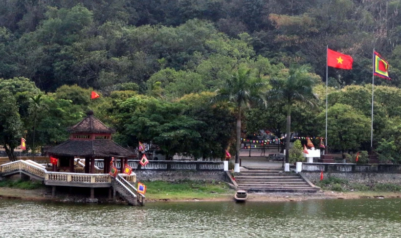 Quần thể di tích danh thắng Bát Cảnh Sơn tại Xã Tượng Lĩnh, huyện Kim Bảng, tỉnh Hà Nam. Ảnh: Đại Nghĩa - TTXVN