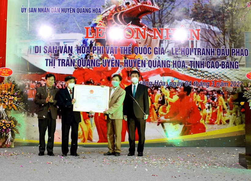 Cao Bằng đón Bằng công nhận Di sản văn hóa phi vật thể Lễ hội tranh đầu pháo thị trấn Quảng Uyên