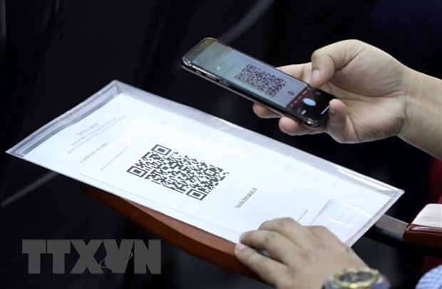 Với tài khoản định danh điện tử, công dân có thể ngồi tại nhà để thục hiện nhiều dịch vụ công. Ảnh: TTXVN