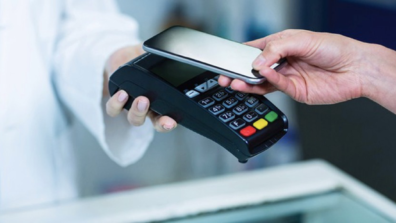 Khi nền kinh tế ngày càng phát triển mạnh thì việc thanh toán bằng tiền mặt không thể đáp ứng được nhu cầu thanh toán của toàn bộ nền kinh tế. Ảnh: tapchitaichinh.vn