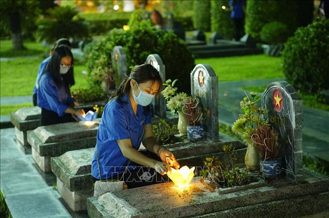 Nhân kỷ niệm 67 năm chiến thắng Điện Biên Phủ: Thắp nến tri ân các anh hùng liệt sỹ