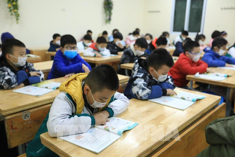 Hà Nội: Học sinh từ lớp 1 - 6 của 12 quận trở lại trường từ ngày 21/2