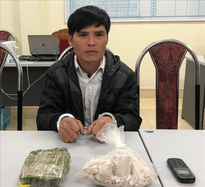 Vì Văn Quyền và tang vật tại cơ quan Công an. Ảnh: TTXVN phát.