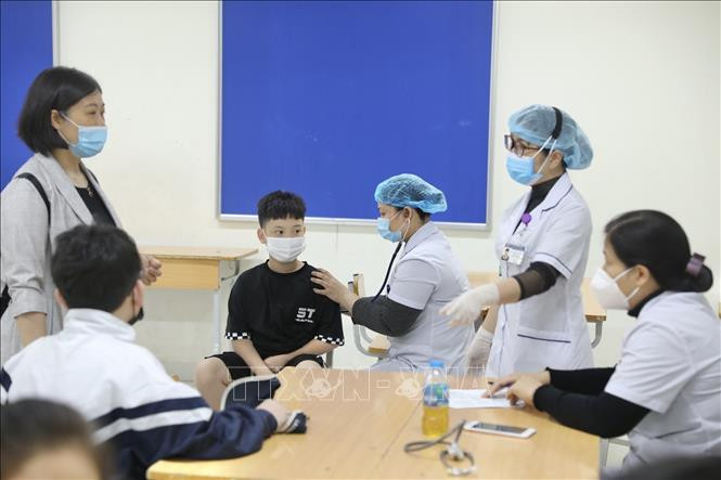 Dịch COVID-19: Ngày 17/4, số mắc mới giảm gần 4.000 ca, còn 10 ca tử vong 