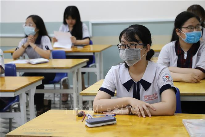 Thí sinh tại điểm thi Trường THPT Lê Quý Đôn (Quận 3). Ảnh : Hồng Giang - TTXVN