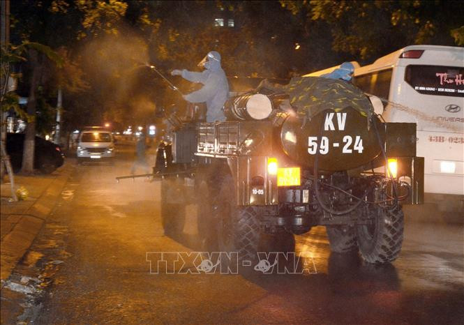 Dịch COVID-19: Đà Nẵng siết chặt biện pháp giãn cách xã hội, khử trùng toàn bộ khu vực bị phong tỏa