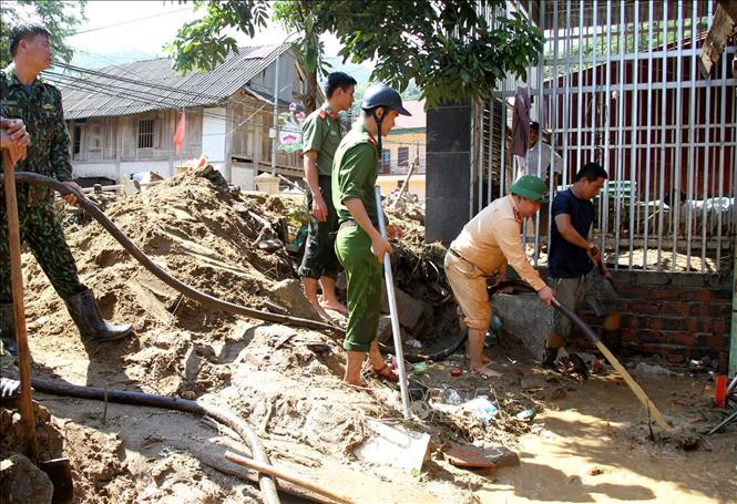 Nghệ An: Tình quân dân nơi lũ chồng lũ