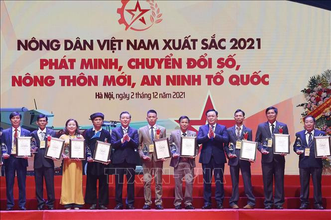 Chủ tịch Quốc hội Vương Đình Huệ dự Lễ tôn vinh nông dân Việt Nam xuất sắc năm 2021