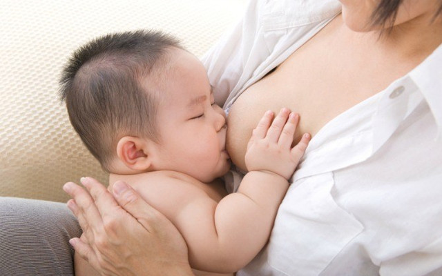 Sữa mẹ chứa kháng thể ngừa COVID-19 nếu mẹ đã tiêm vaccine phòng bệnh