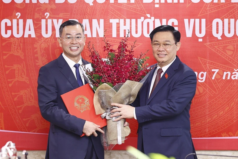 Chủ tịch Quốc hội Vương Đình Huệ trao quyết định nhân sự lãnh đạo Kiểm toán Nhà nước