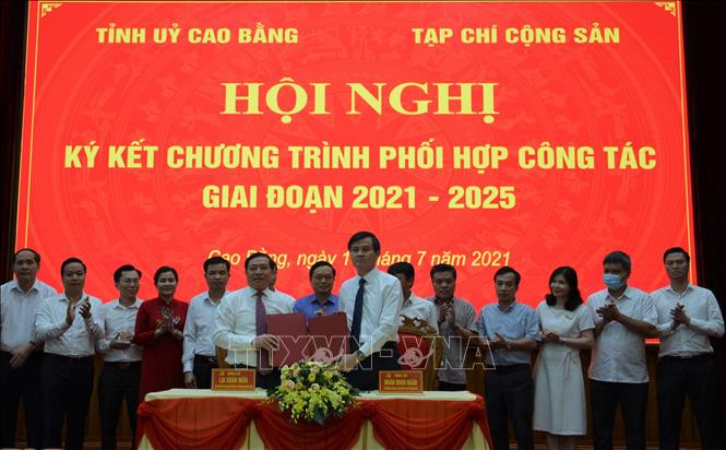 Lễ ký kết Chương trình phối hợp công tác tuyên truyền và tổ chức Hội thảo khoa học, tổng kết thực tiễn giai đoạn 2021-2025. Ảnh: Chu Hiệu - TTXVN.