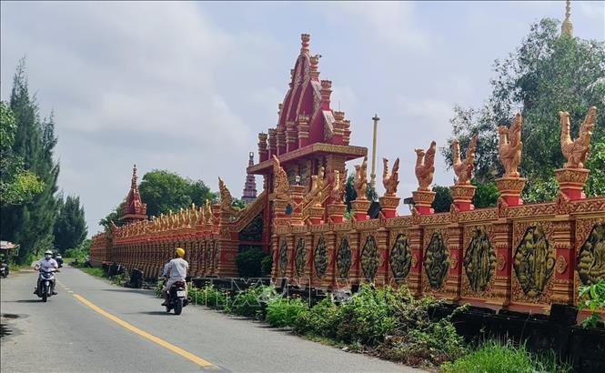 Chùa là trung tâm tín ngưỡng, văn hóa, giáo dục của cộng đồng của người Khmer. Ảnh: Tuấn Kiệt – TTXVN