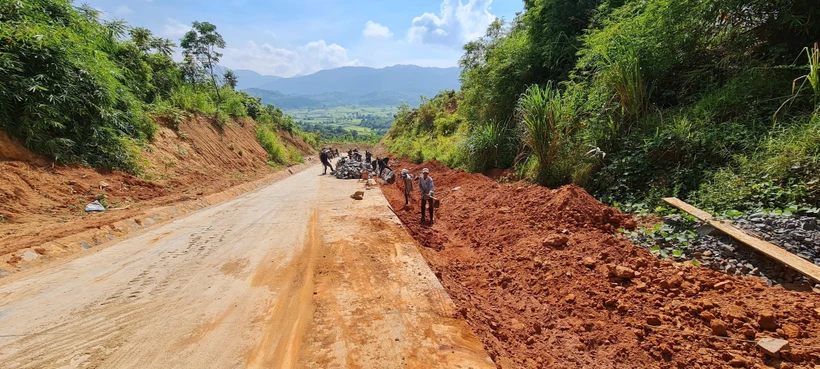 Có đường giao thông kết nối, làng Đê Kôn chuyển mình