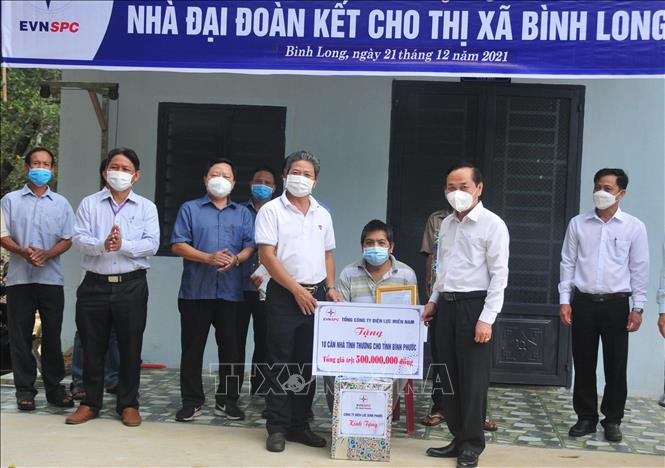 Trao tặng nhà Đại đoàn kết cho hộ nghèo dân tộc thiểu số tại Bình Phước