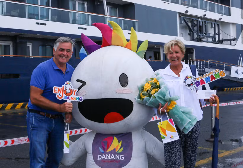  Du khách quốc tế hào hứng khi đến tham quan Đà Nẵng và Quảng Nam. Ảnh: Trần Lê Lâm – TTXVN