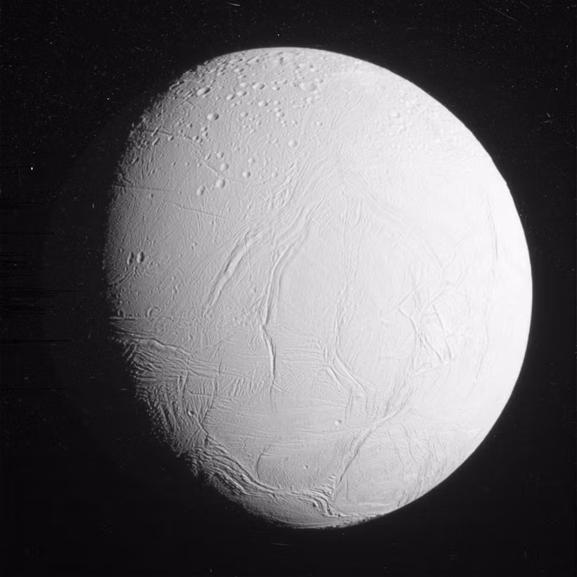 Hình ảnh vệ tinh Enceladus do Cơ quan Hàng không và vũ trụ Mỹ (NASA) công bố ngày 30/10/2015. Ảnh: AFP/ TTXVN