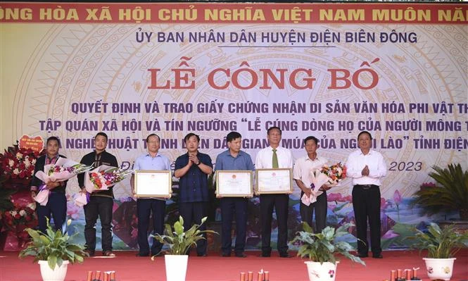 “Lễ cúng dòng họ của người Mông trắng” và “Múa của người Lào” được công nhận Di sản quốc gia